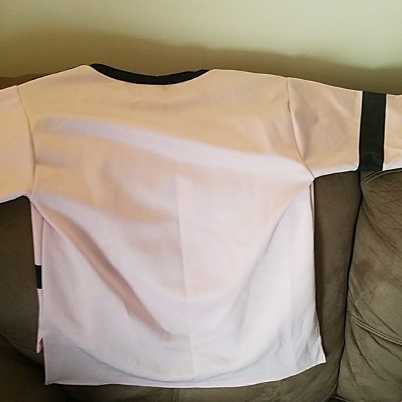 Different Shirt - Picture 2 of 3