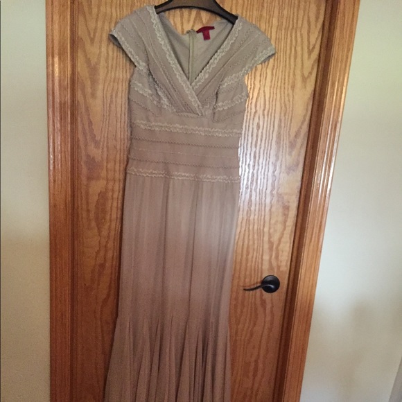 Dresses & Skirts - Formal gown