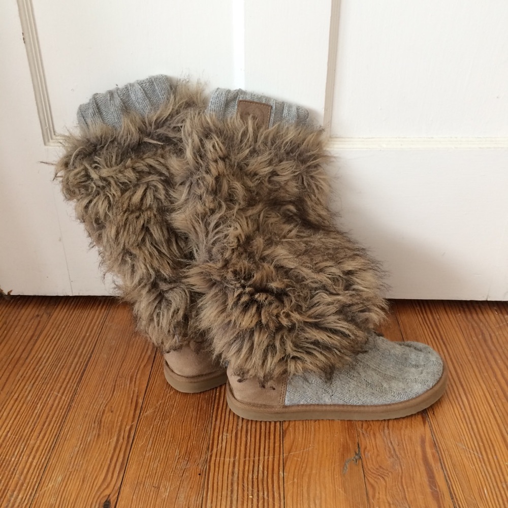 Victoria’s Secret PINK furry boots/slippers