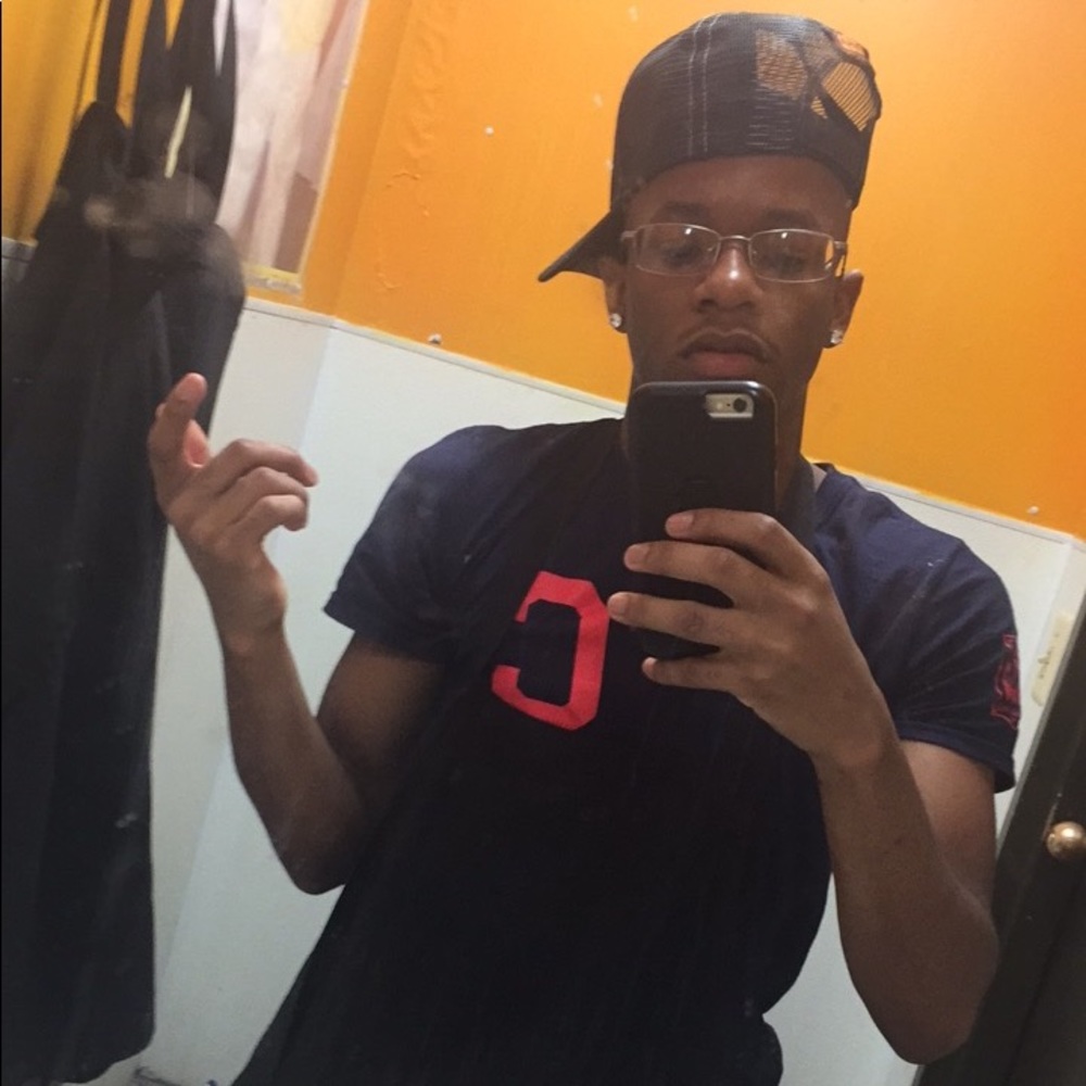 Meet your Posher, Derrick