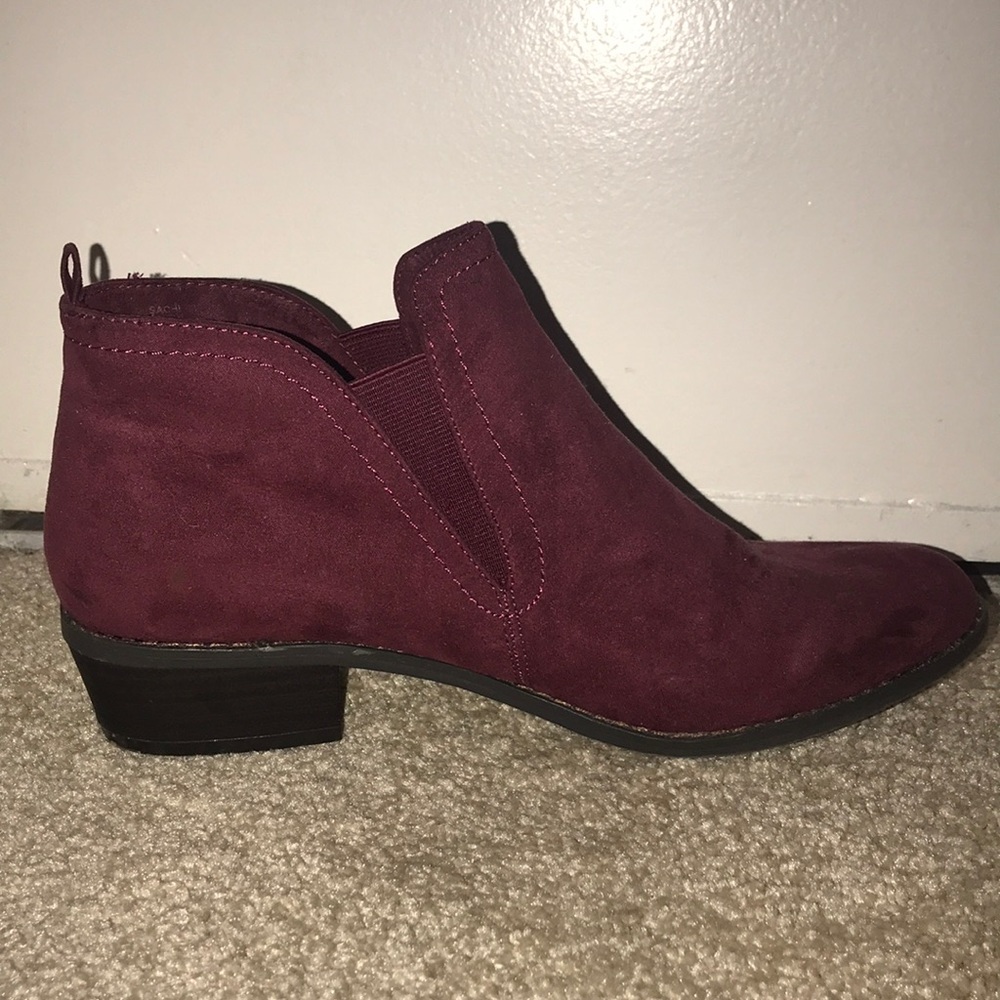 7.5 Burgandy Booties