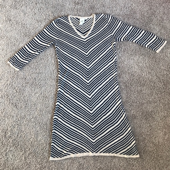 Nurture by Lamaze Dresses & Skirts - Geometric blue and tan sweater dress