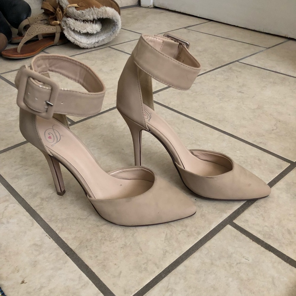 Heels - Picture 2 of 2