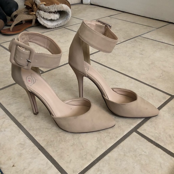 Heels - Picture 2 of 2