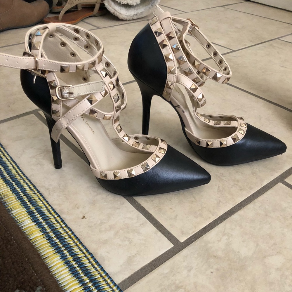 Heels - Picture 2 of 2