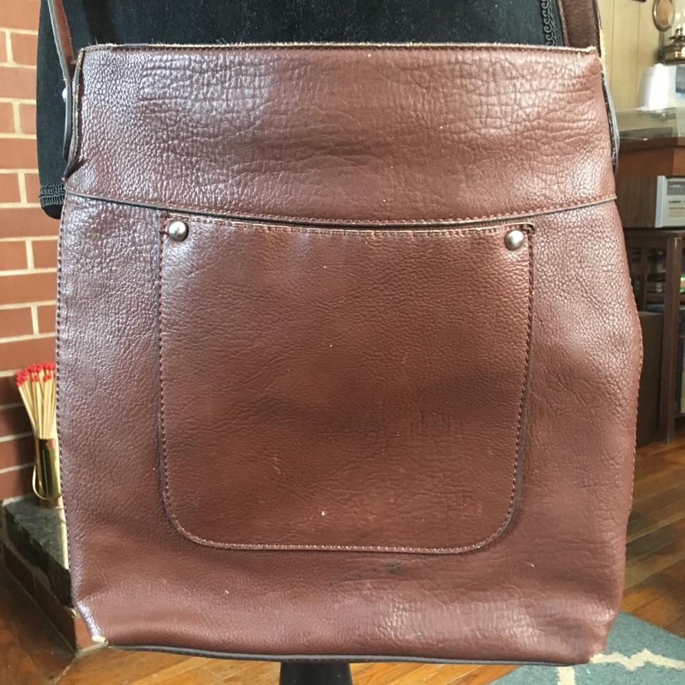 Vintage G.H Bass and Co Leather Crossbody Bag.