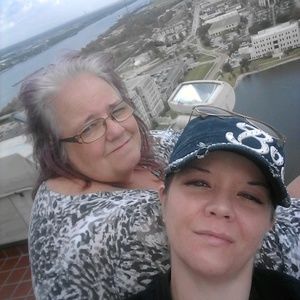 Meet your Posher, Lorie