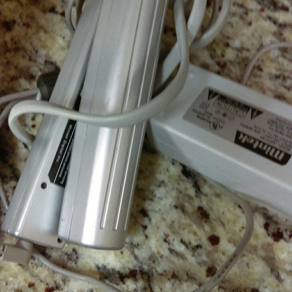 Portable DVD player - Picture 2 of 3