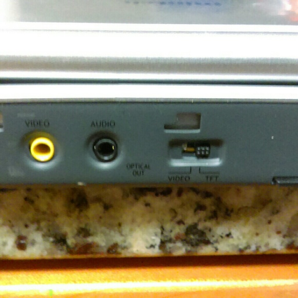 Portable DVD player - Picture 3 of 3