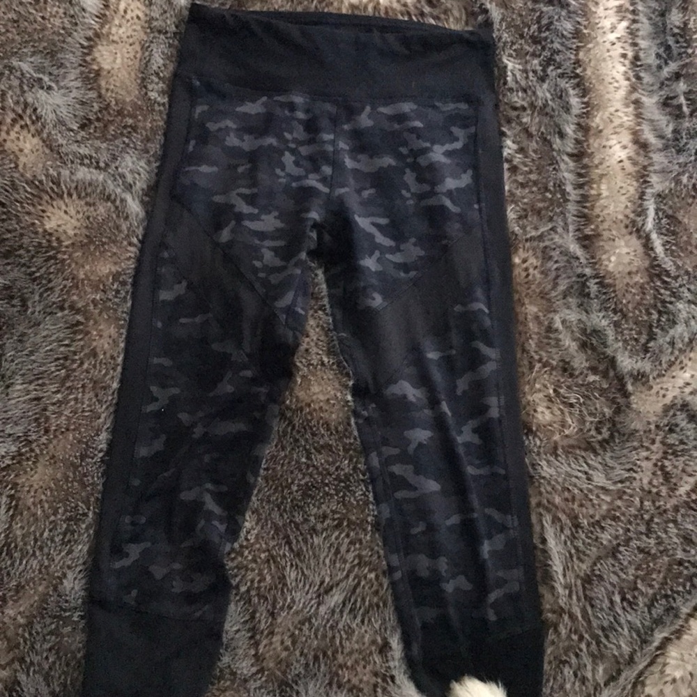 Threads 4 thought  camo workout leggings