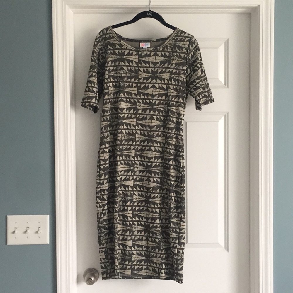 New! LulaRoe Julia size medium
