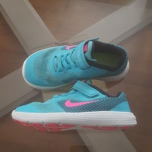 Nike Revolution 3 size 9