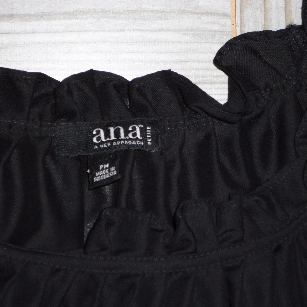 5/$25 a.n.a Ruffle Hem Top Black MP - Picture 2 of 3