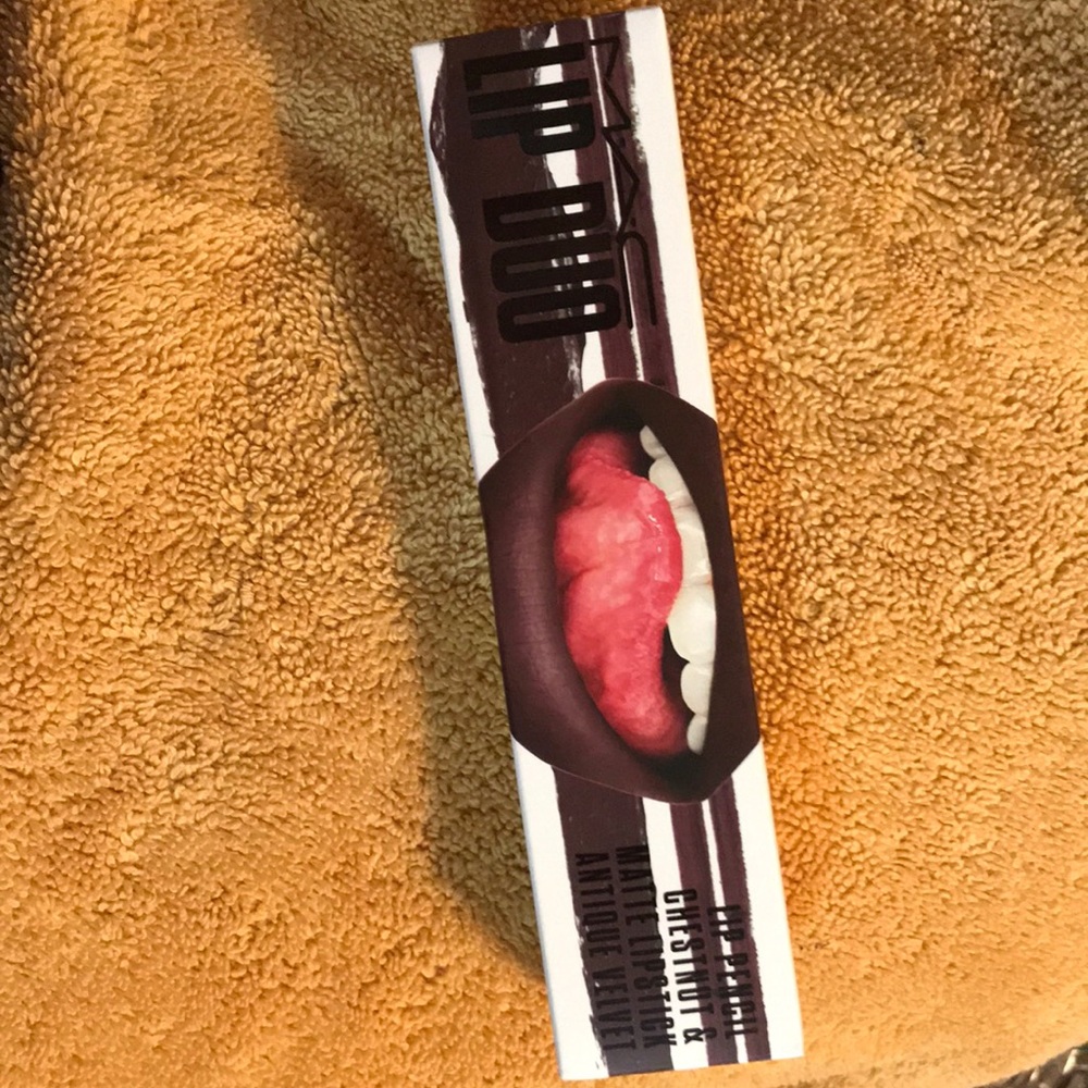 MAC lip pencil and matte lipstick