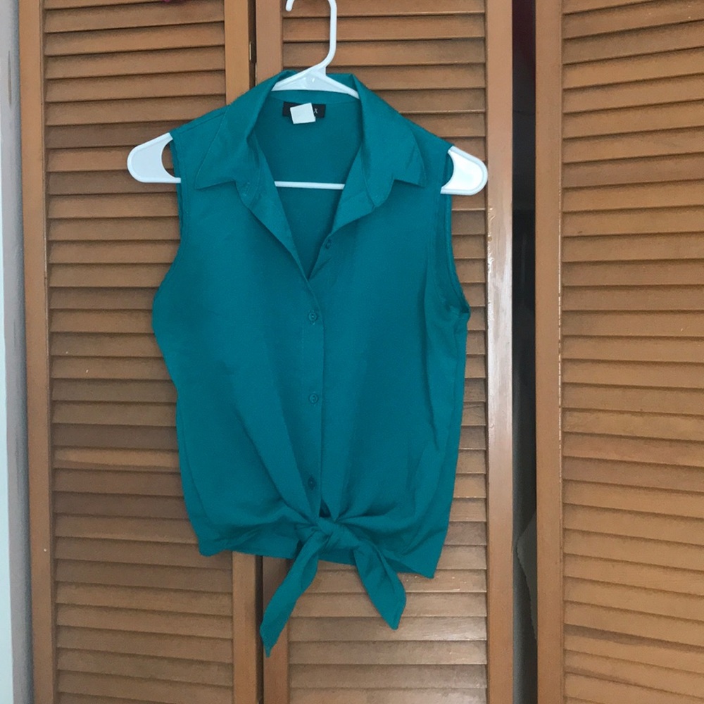 Sleeveless button down