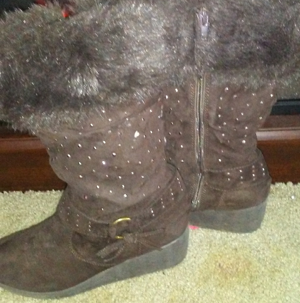 Girls stylish fur wedge boots
