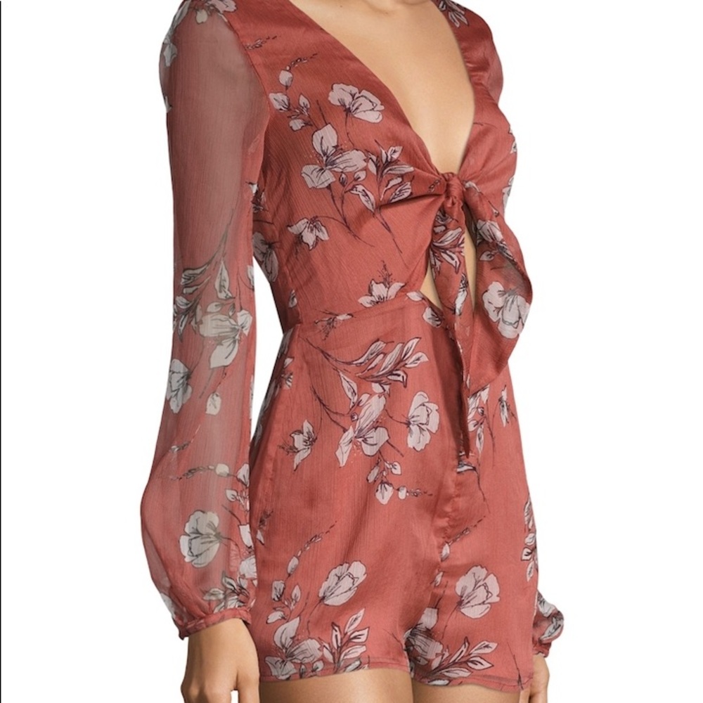 🌷NWT Oasis floral romper