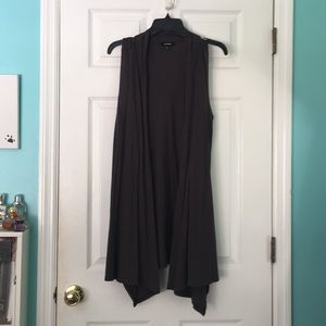 Sleeveless cardigan / cardigan vest