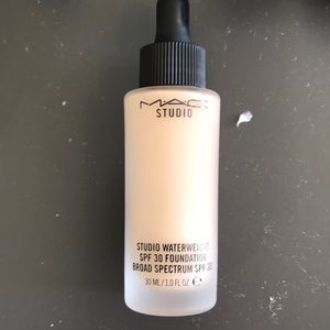 Mac Waterweight Foundation