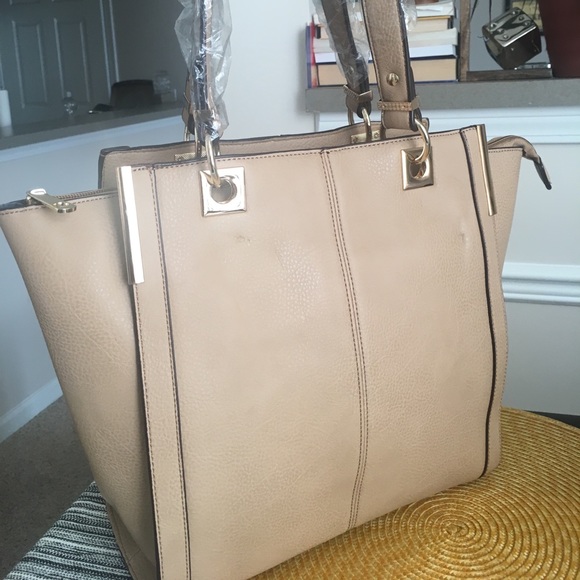 100% Vegan Leather Tote - Picture 1 of 3