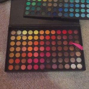 Coastal scents 252 ultimate Eye Shadow palette 🎨