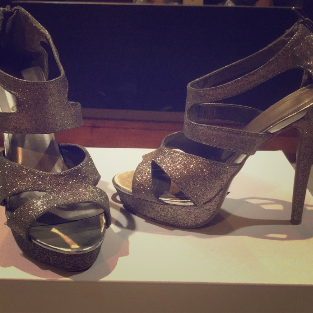 Very sparkly high heels!!