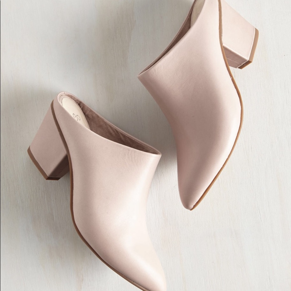 New in box! Seychelles pink leather mules!