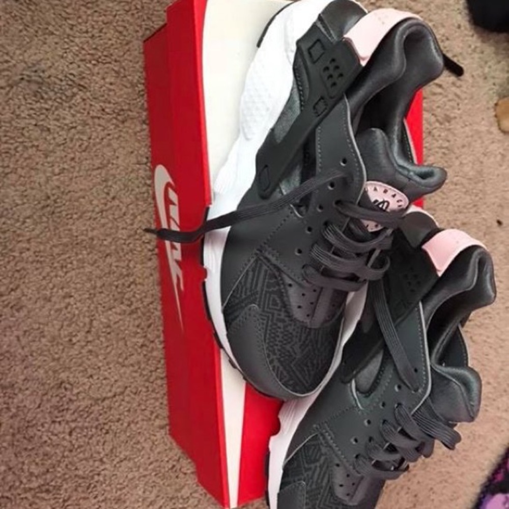 Shoes - Picture 6 of 6