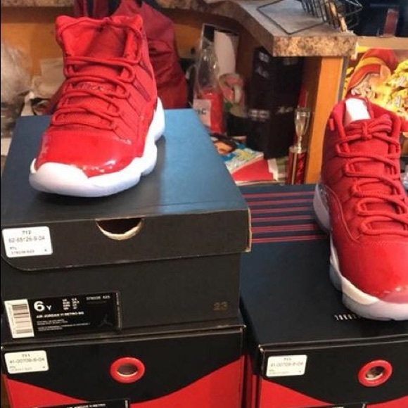 Shoes - Picture 3 of 6