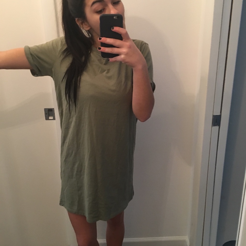 olive tshirt dress f21💫🌟