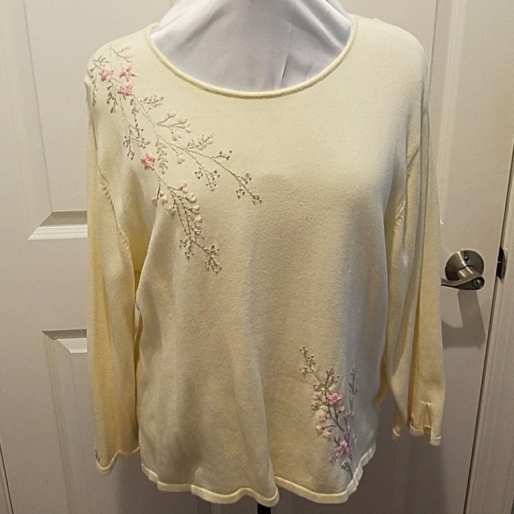 Carolyn Taylor Embroidered Light Yellow Sweater