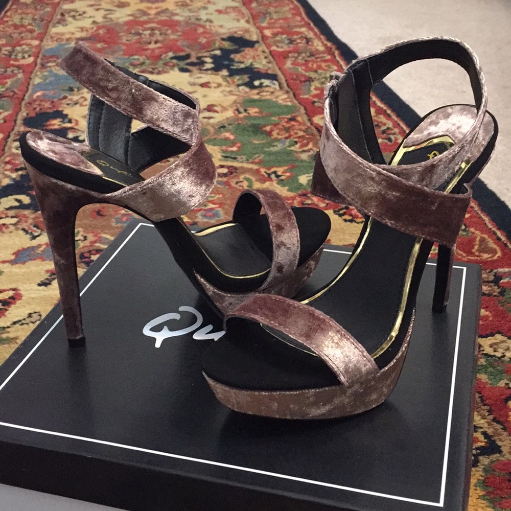 Beautiful velvet heels