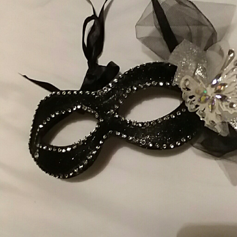 Handmade mascarade style mask