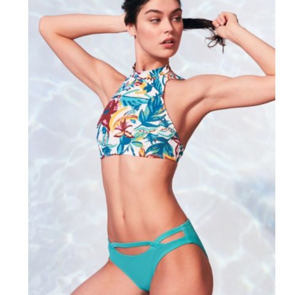UO out from under bikini top NWT