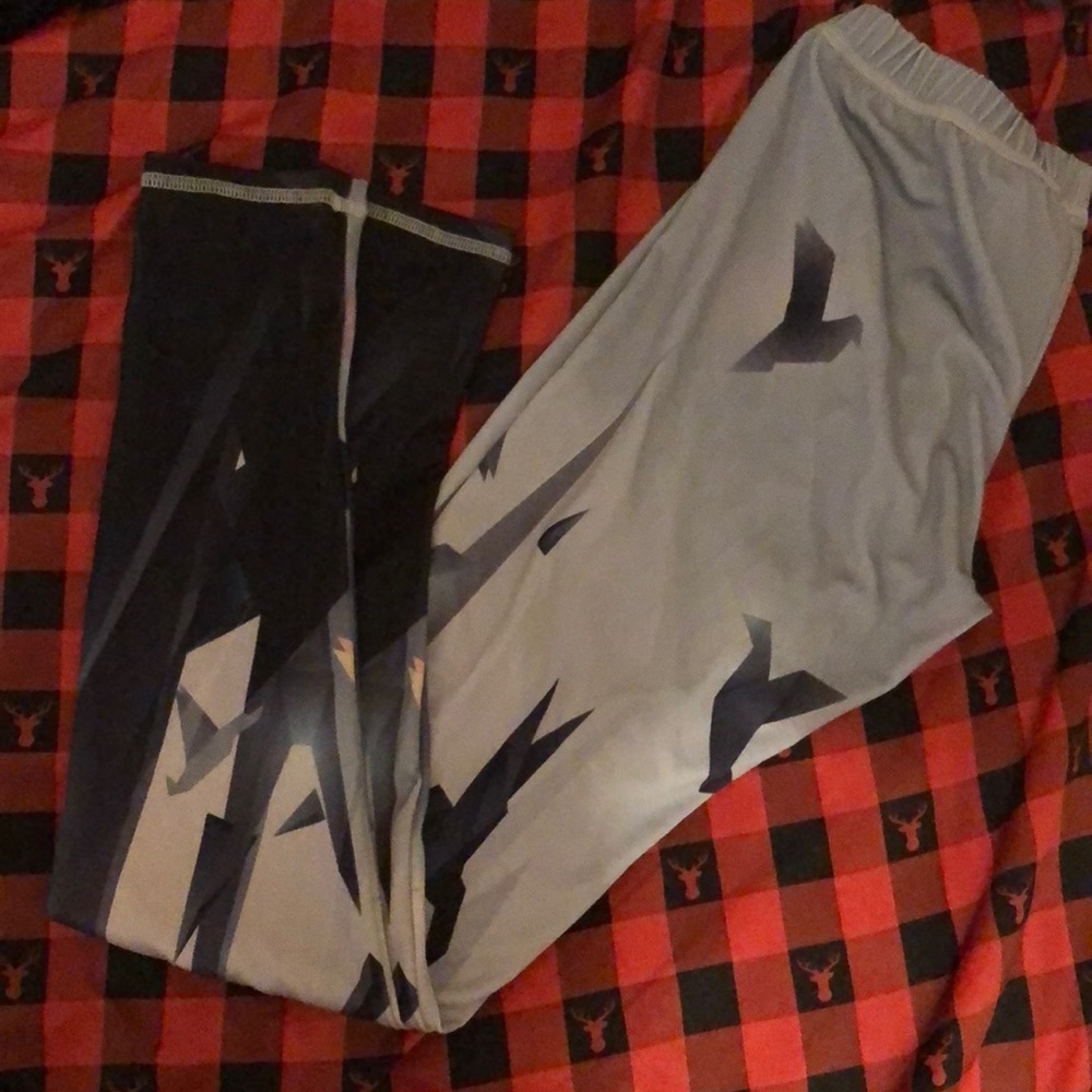 hold me tight origami legging in size Small