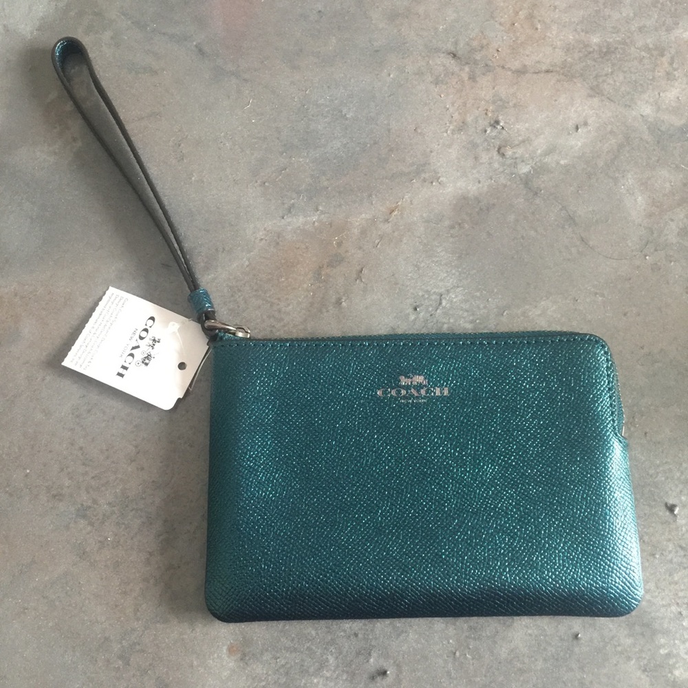 💥NWT💥 Coach Metallic Teal Wristlet