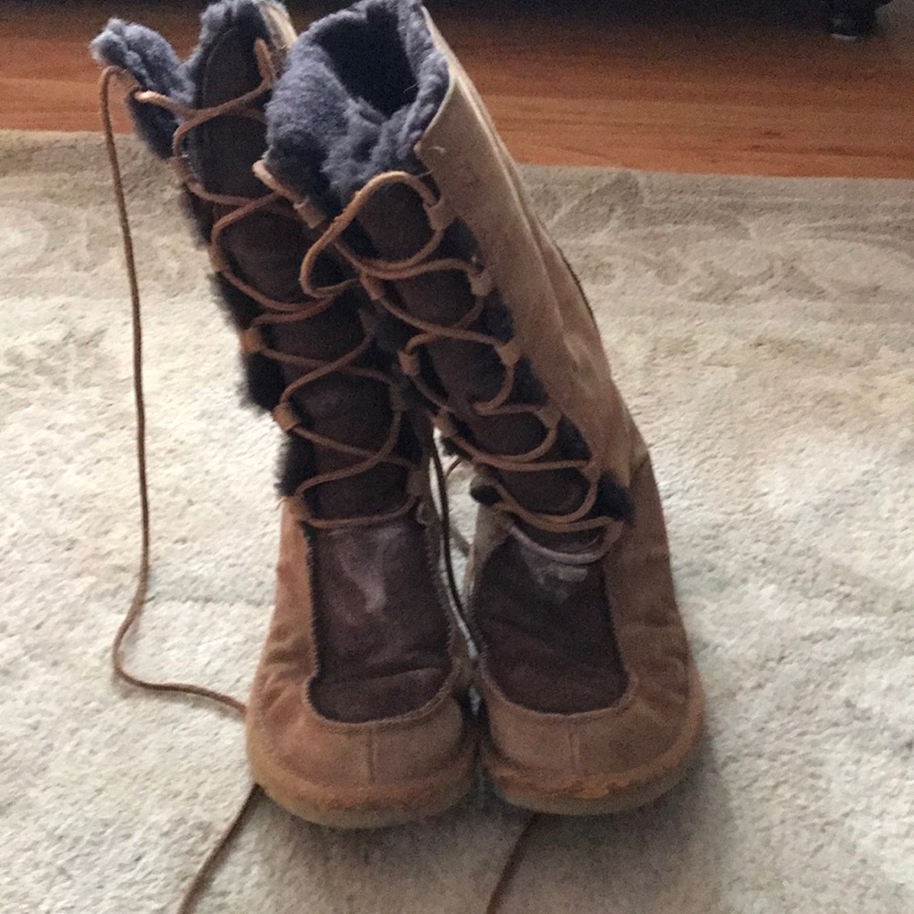 Ugg boots size 9 uptown