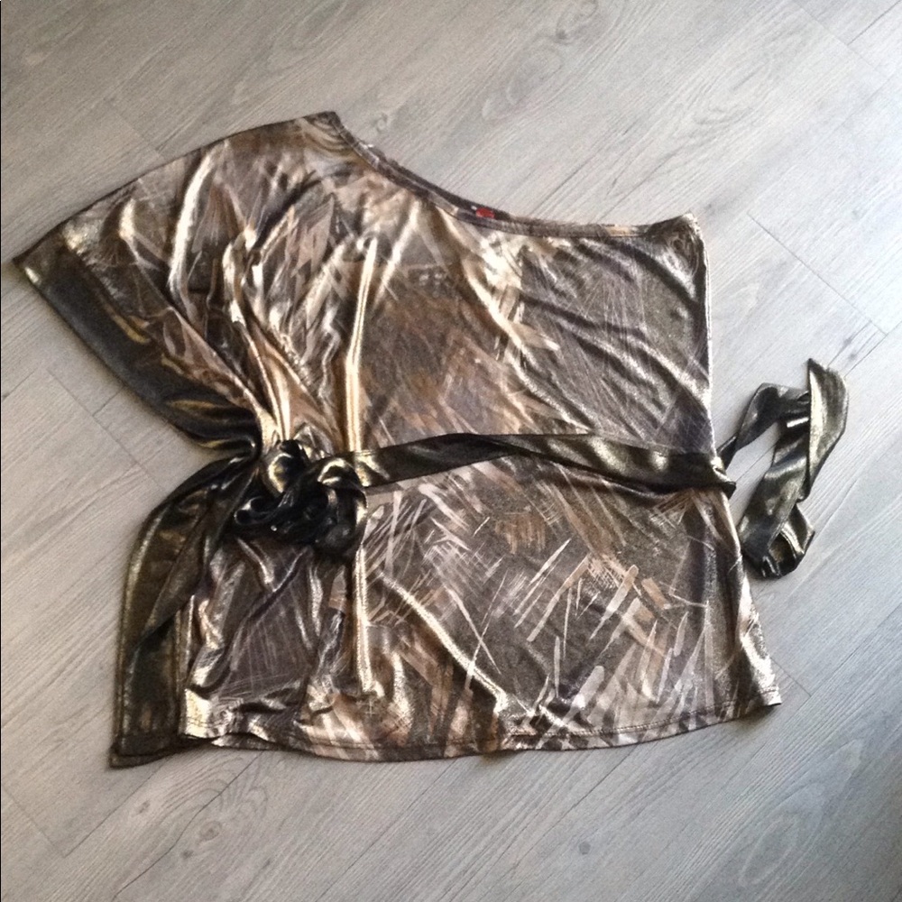 One Shoulder Metallic Blouse