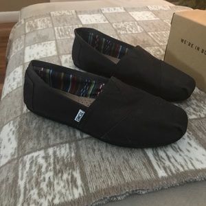 Toms Black on Black Canvas