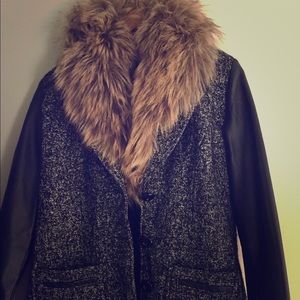 Back and white wool coat with faux fur collar