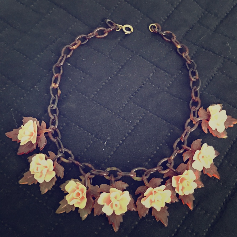 Vintage 1940s celluloid necklace brown leaves