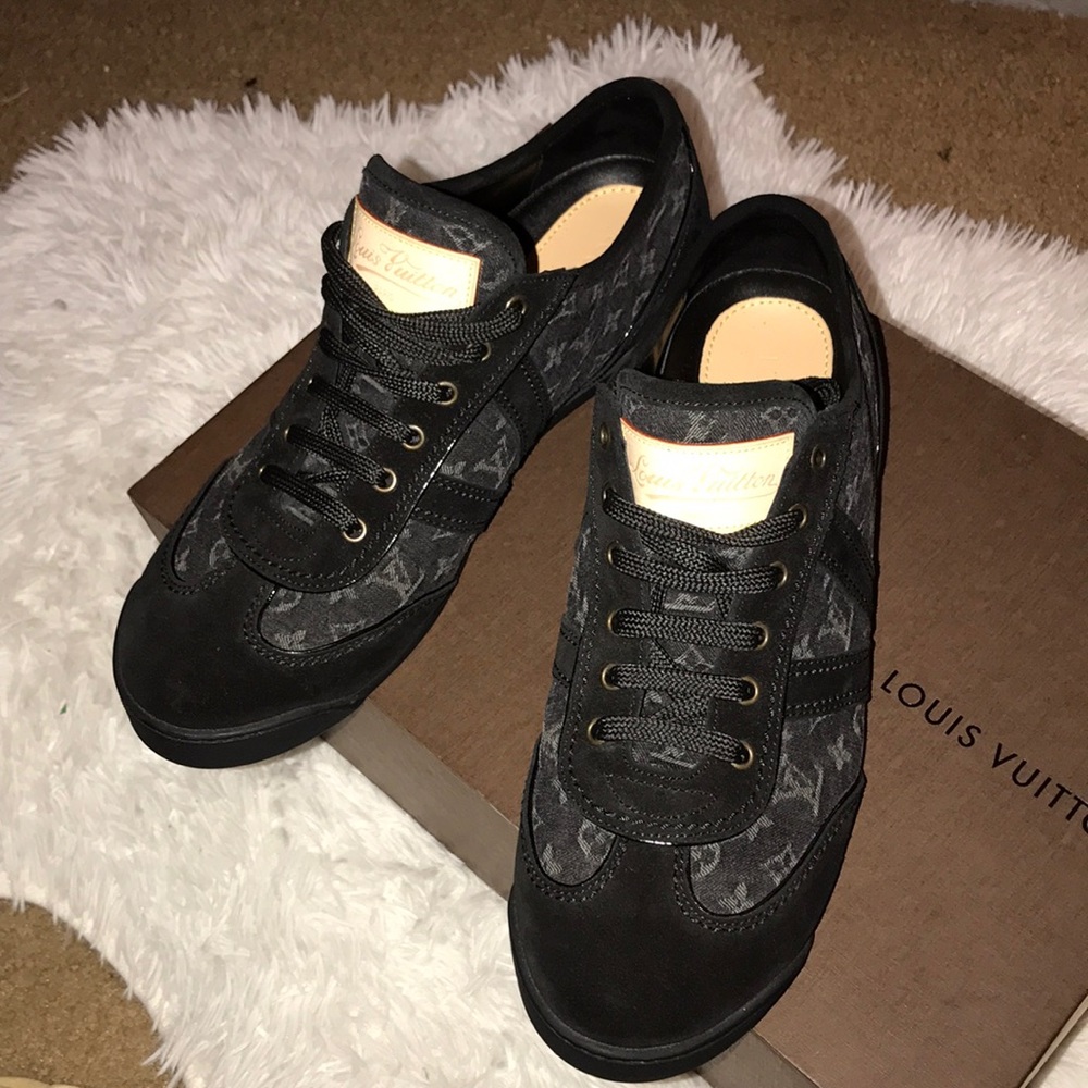 Louis Vuitton authentic Zephyr sneaker BRAND NEW