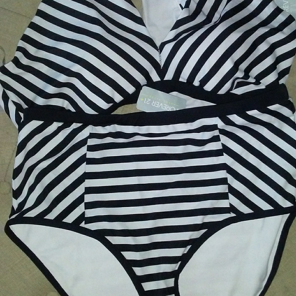 Brand new never worn never tries on forever 21 2 p