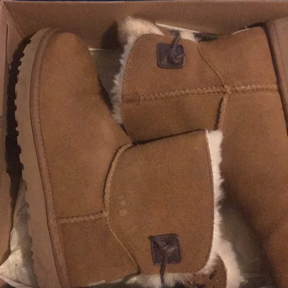 Uggs - image 1
