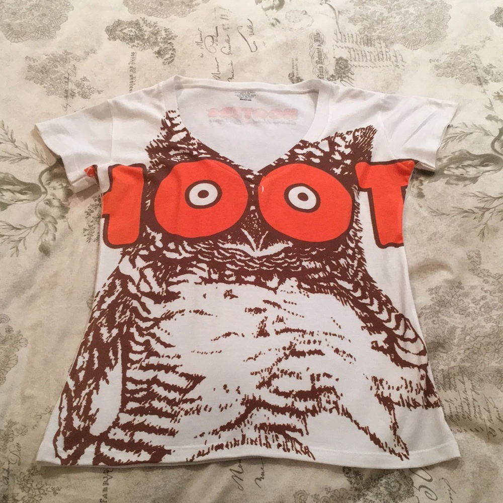 NWOT Hooters T Shirt
