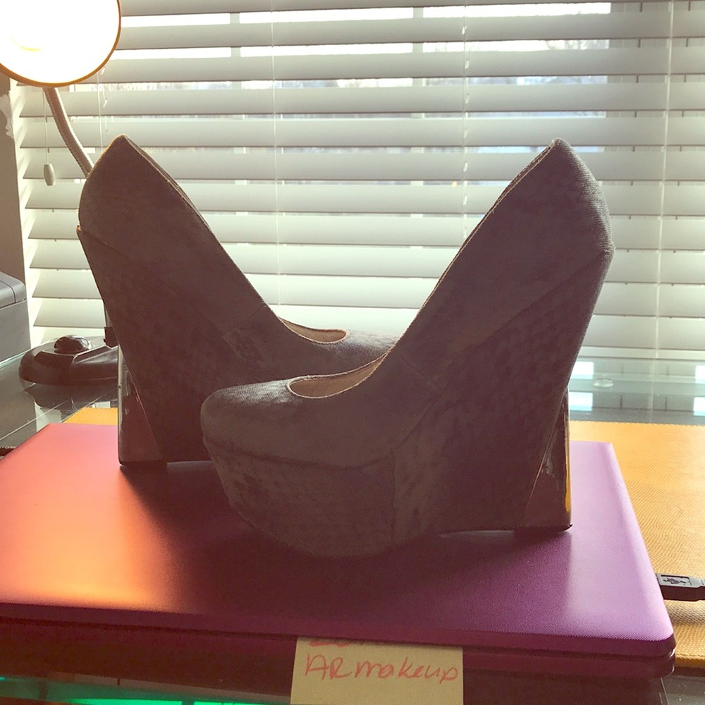 Python inspired wedges