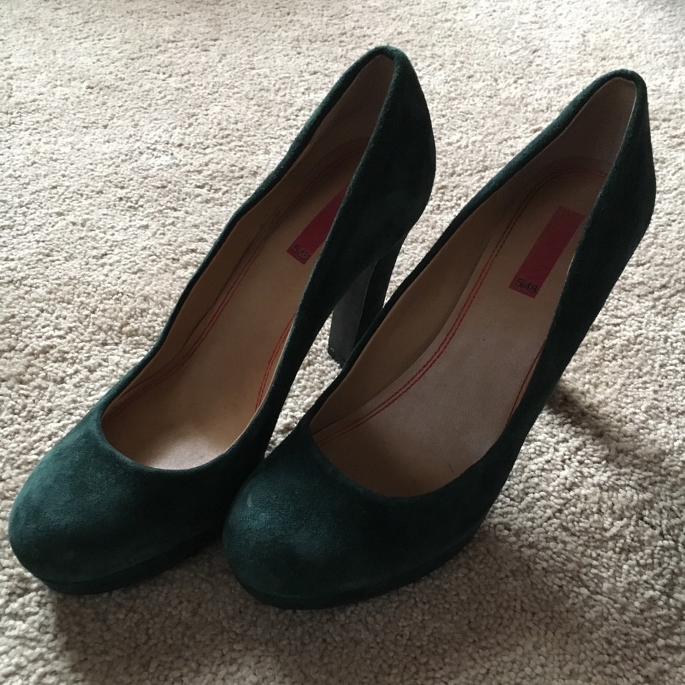 5|48 dark green pumps