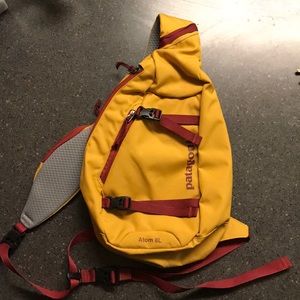 Atom 8L sling bag