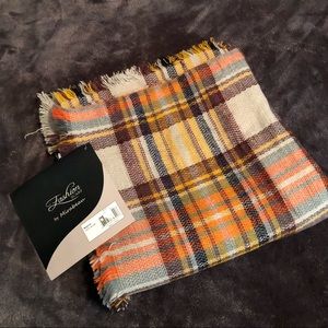NWT BLANKET SCARF