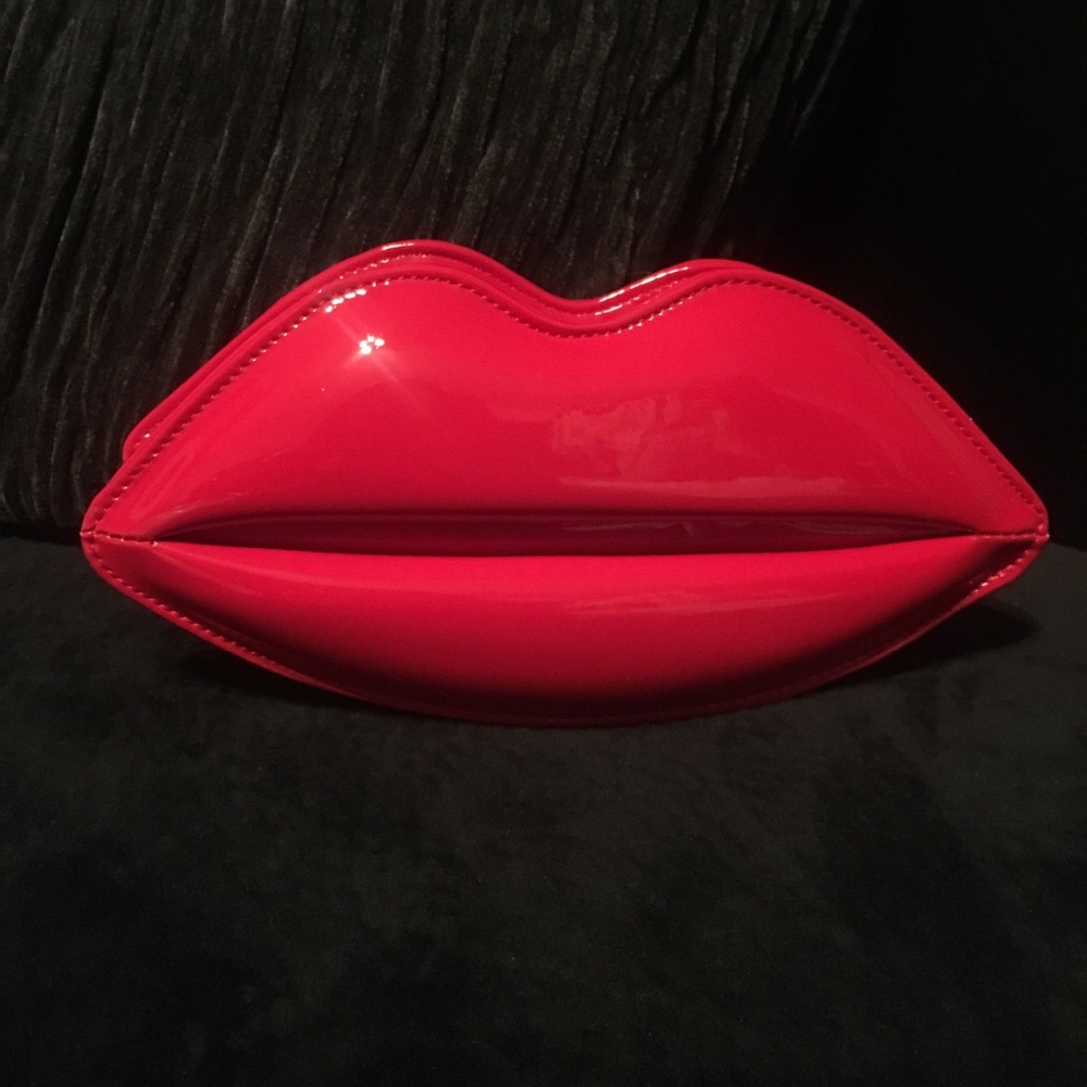 👄 Lip Clutch
